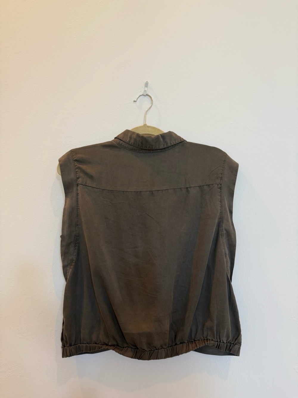 Evereve Rachel Tencel Sleeveless/Cap Sleeve Button Down - M - Picture 4 of 6